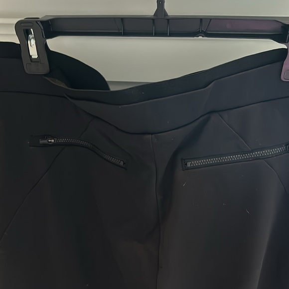 Athleta stretch material tapered pant - Picture 4 of 4